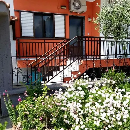 Deaspoina Apartments Nea Roda Exterior photo